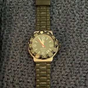 Tag sports watch with rubber band 44m face